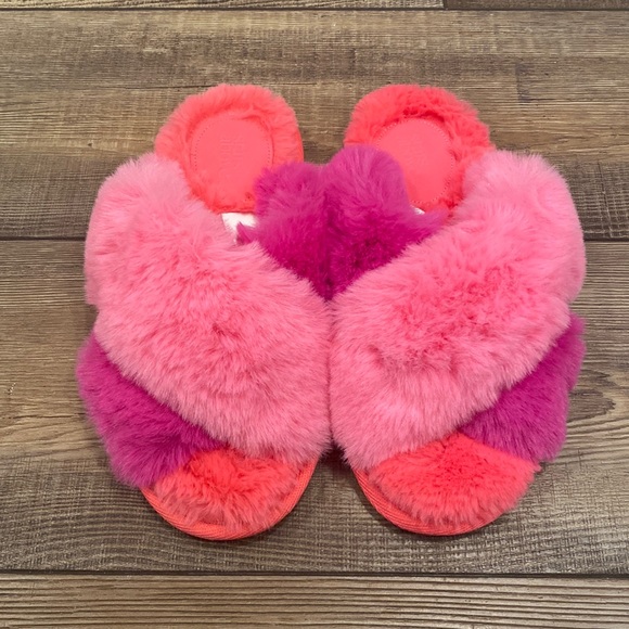 stars above Shoes - 🌟NWOT🌟 Hot Pink Fuzzy Crossed Open Toe Slippers- STARS ABOVE